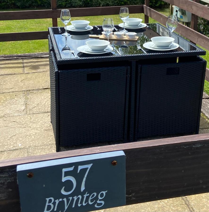 Number 57 Brynteg Hotel เคอร์นาวอน ภายนอก รูปภาพ