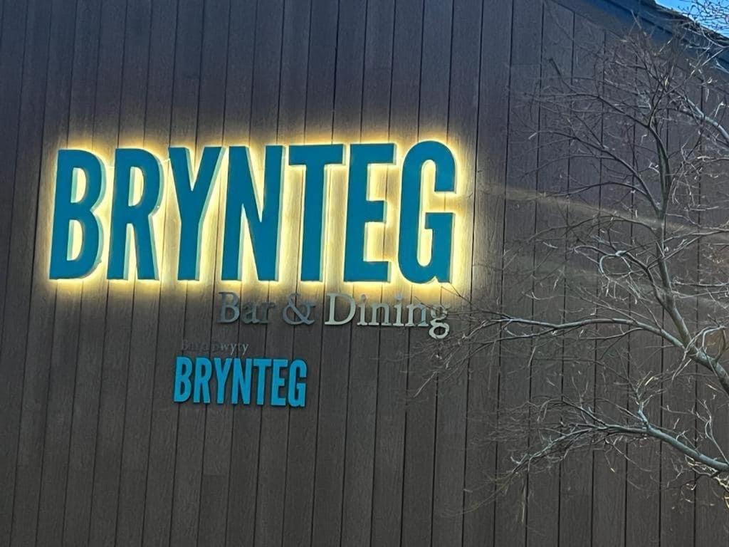 Number 57 Brynteg Hotel เคอร์นาวอน ภายนอก รูปภาพ